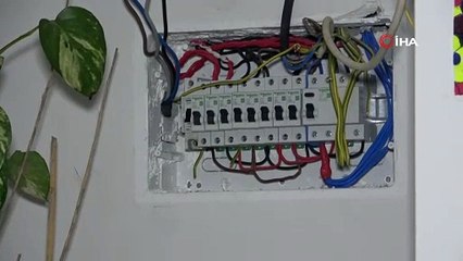 Ev sahibi, kiracısının çelik kapısını çaldı