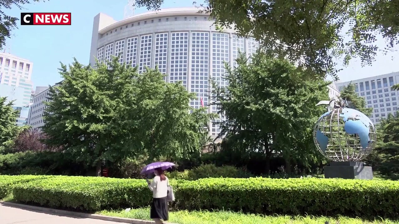 La Chine a annoncé "imposer des sanctions" à la cheffe des députés américains Nancy Pelosi et à sa "famille proche" après sa visite à Taïwan - VIDEO