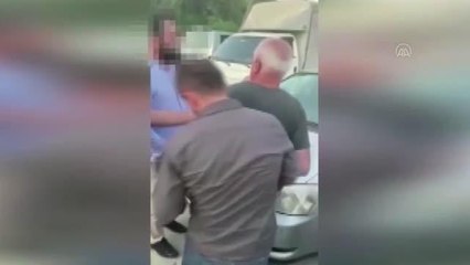 Seyyar satıcılardan rüşvet aldıkları belirlenen 2 zabıta yakalandı