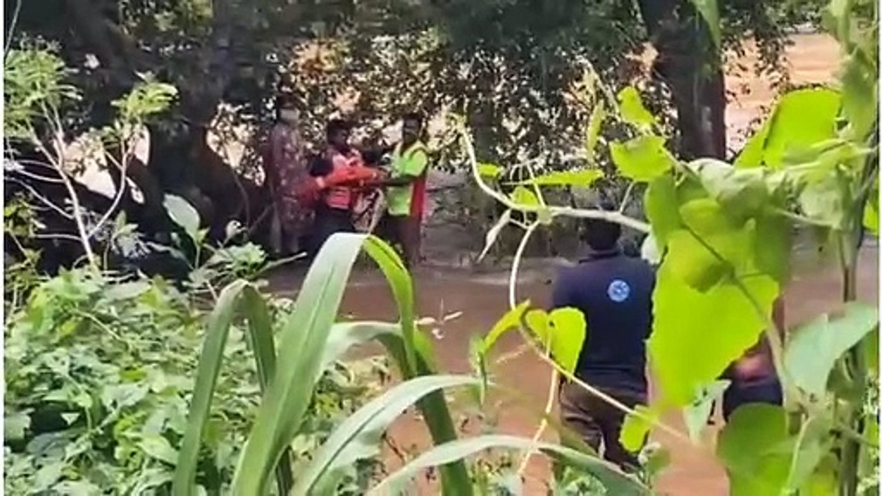 நட்டாற்றில் சிக்கிக் கொண்ட காதல் ஜோடி! 3 மணி நேரம் போராடி மீட்ட தீயணைப்பு வீரர்கள்!