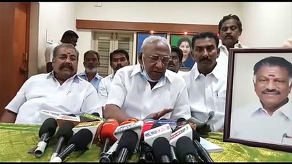 சின்னம்மா கூட சேர்ந்து வேலை பாருங்க! உத்தரவிட்ட ஓபிஎஸ்?