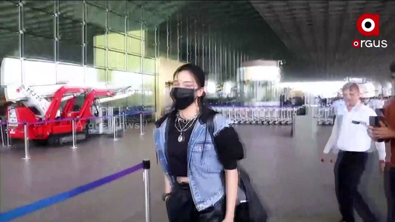 Actress Shruti Haasan Spotted at the Mumbai Airport