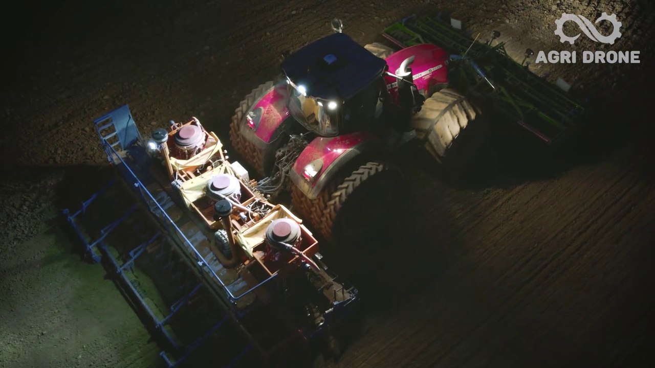 Semis des pois en 6m - JPS SOYEZ - ⚫MASSEY FERGUSON 8735S en gros pneumatiques