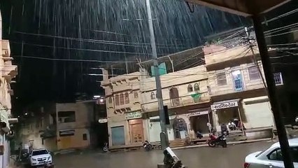 Watch Video: दिन भर उमस, रात को बारिश