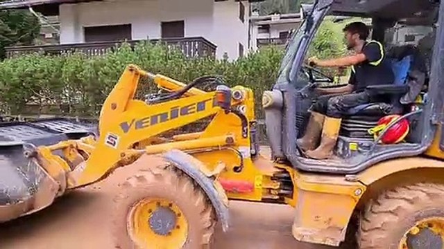 Maltempo, bomba d'acqua in Val di Fassa: Vigili del fuoco e protezione civile al lavoro