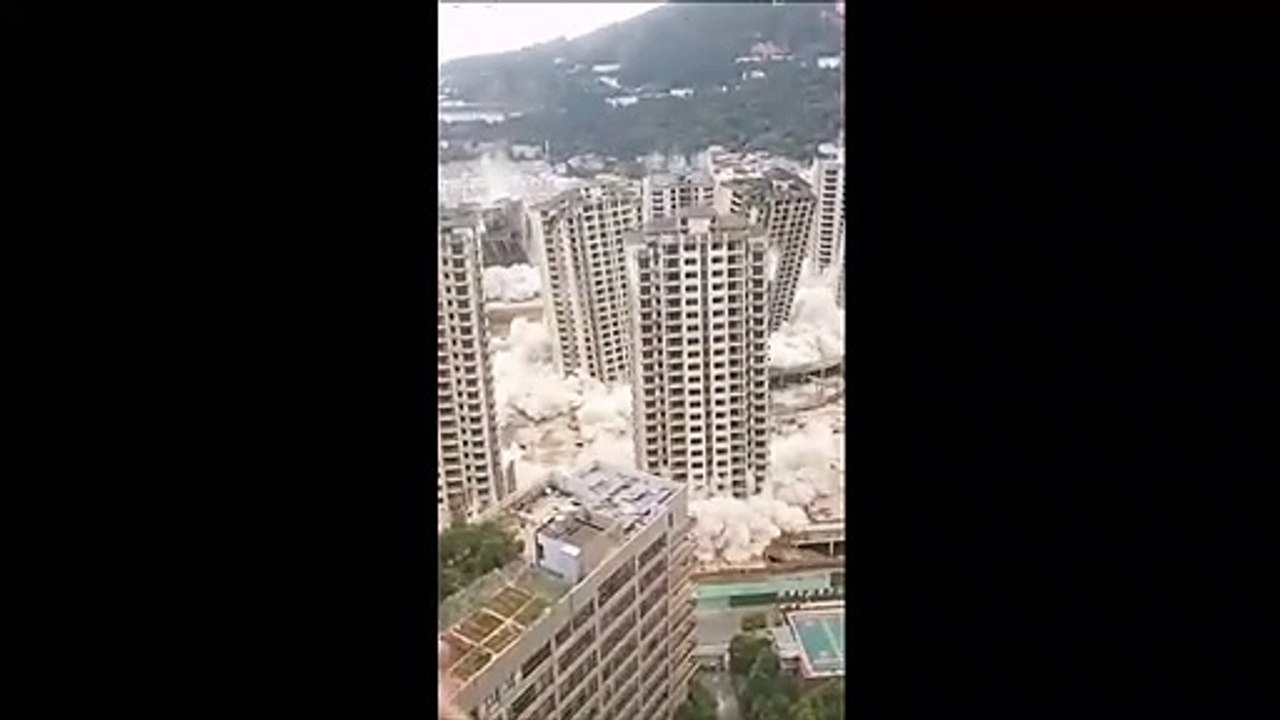 Enchainement de démolition de batiments... impr...