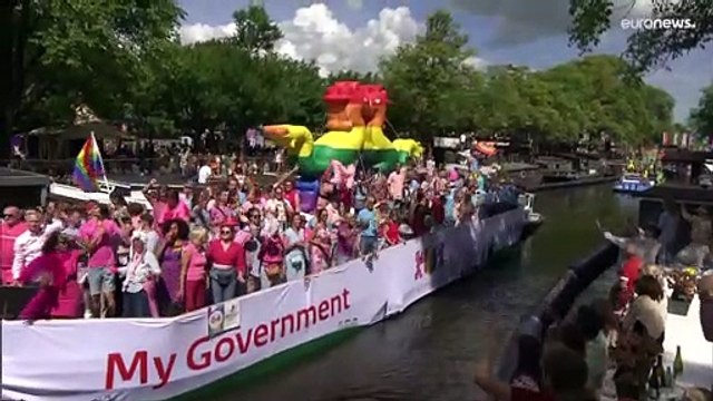 Водный парад ЛГБТ-сообщества в Амстердаме