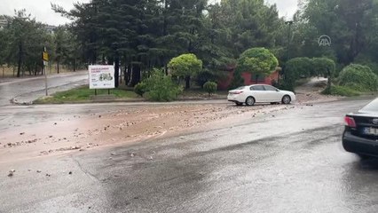 Eskişehir haberi... ESKİŞEHİR - Şiddetli yağış hayatı olumsuz etkiledi
