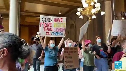 Indiana es el primer estado en prohibir el aborto en EE. UU.