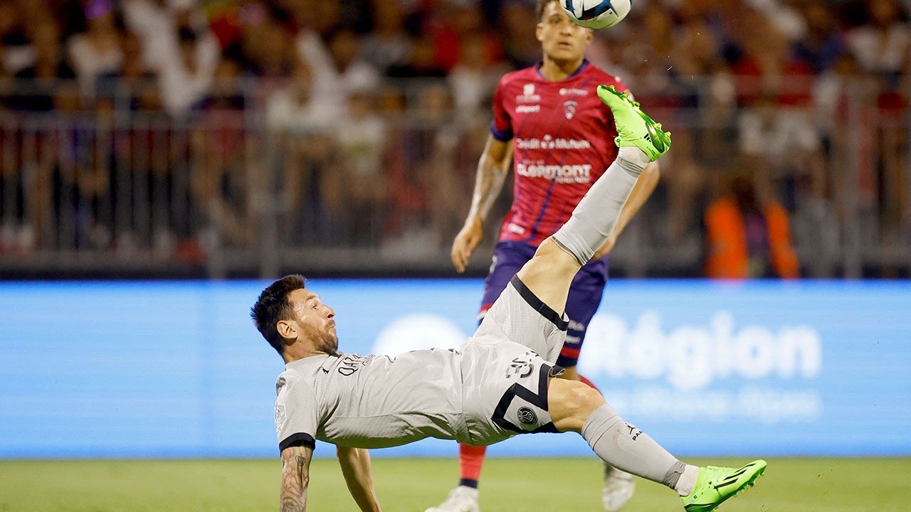 Clermont Foot v PSG