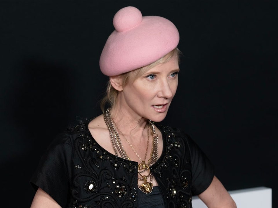 „Ally McBeal“-Star Anne Heche bei Autotunfall schwer verletzt