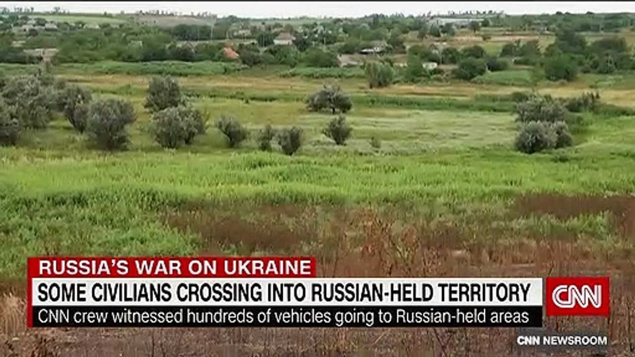 Ukrainian families navigate green corridor to Russian-occupied territories