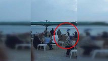 Bursa'da deniz kenarında sandalyeli kavga kameralarda