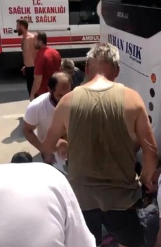 Son dakika haberi... Bursa'da kaza yapan motosiklet sürücüsünün yardımına çevredekiler koştu