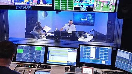 Pourquoi les ministres se sentent-ils obligés d’écourter leurs vacances ?