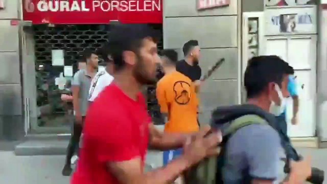 Kasımpaşa’da gazetecilere sopalı saldırı