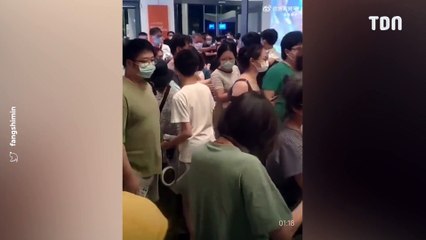 Covid-19 : panique générale dans un Ikea après la suspicion d'un cas, les clients provoquent le chaos pour échapper à une mise en quarantaine