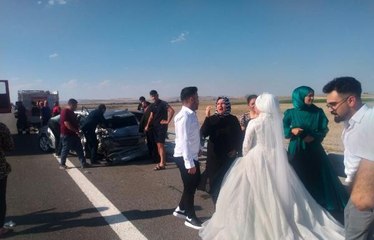 TIR'IN DÜĞÜN KONVOYUNA ÇARPTIĞI KAZADA GELİNİN KARDEŞİ YAŞAM MÜCADELESİ VERİYOR