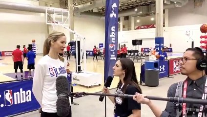 Carolyn Moos 6'5'' - https   t.co 1BiGmcpdSd