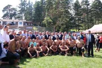 İçişleri Bakanı Soylu 71. Esentepe Yağlı Güreşlerini izledi