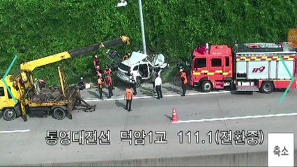 고속도로에서 SUV가 CCTV 기둥 충돌...2명 부상 / YTN
