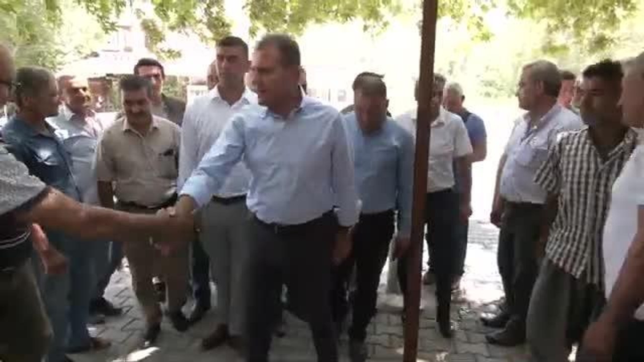 Mersin haberleri | Başkan Seçer, Gülnar'da Küçükbaş Hayvan Dağıtımı ve Atalık Nohut Hasadına Katıldı