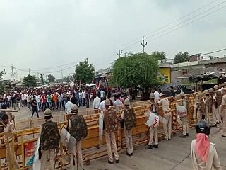 नेशनल हाइवे जाम से पहले प्रदर्शनकारी गिरफ्तार, पुलिस ने वाहनों से दूर छोड़ा