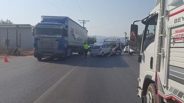 Minibüsle otomobilin çarpışması sonucu 5 kişi yaralandı