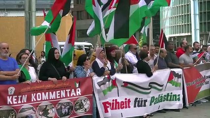 Almanya'da İsrail'in saldırısı altındaki Gazze ile dayanışma gösterisi yapıldı