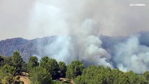 Helicópteros intentan frenar el avance del incendio en la provincia española de Ávila