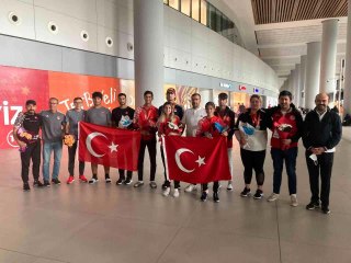 U20 Milli Takımı çiçeklerle karşılandı