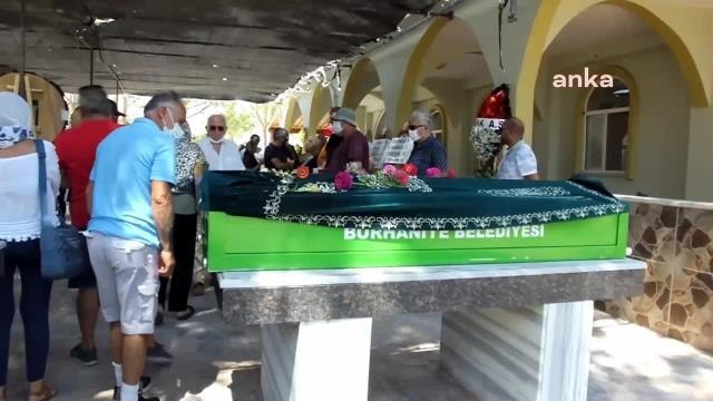 Balıkesir yerel haberleri... Hayatını Kaybeden Seslendirme Sanatçısı Sungun Babacan, Burhaniye'de Toprağa Verildi