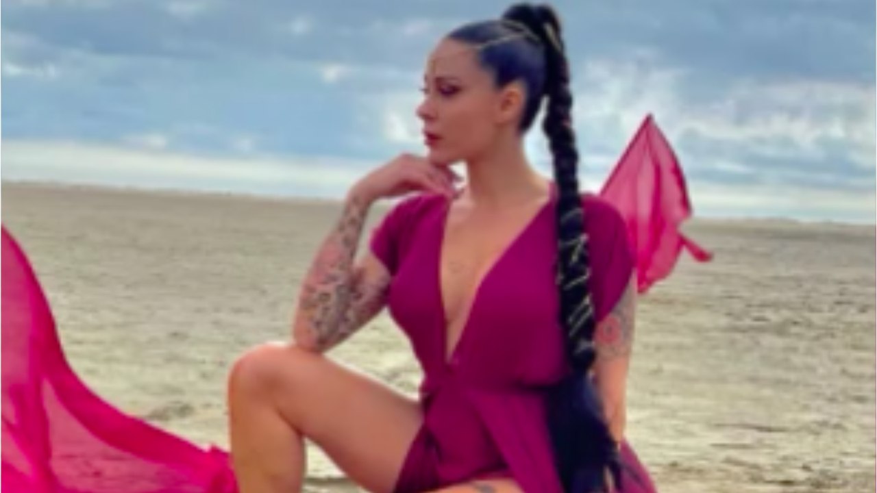 VOICI - Shanna Kress : critiquée sur sa façon de nourrir ses animaux, la compagne de Jonathan Matijas monte au créneau