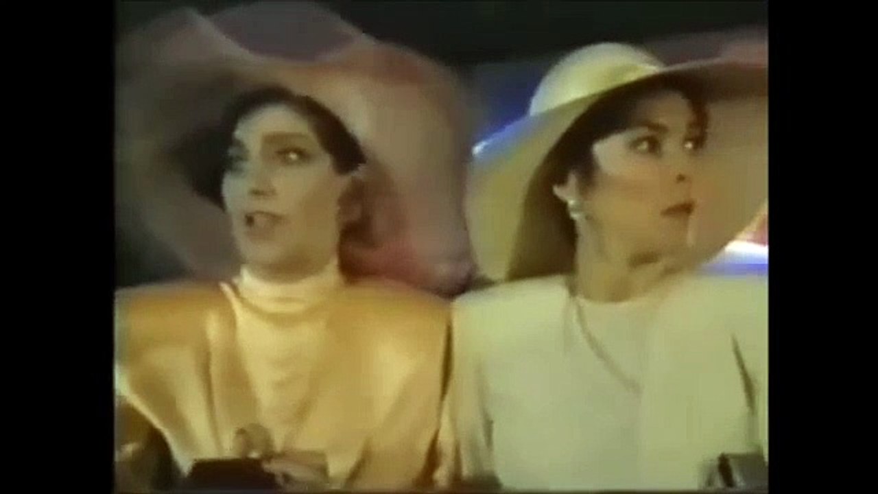 Novela Brega e Chique (1987) - Ana Cláudia é abandonada na porta da igreja