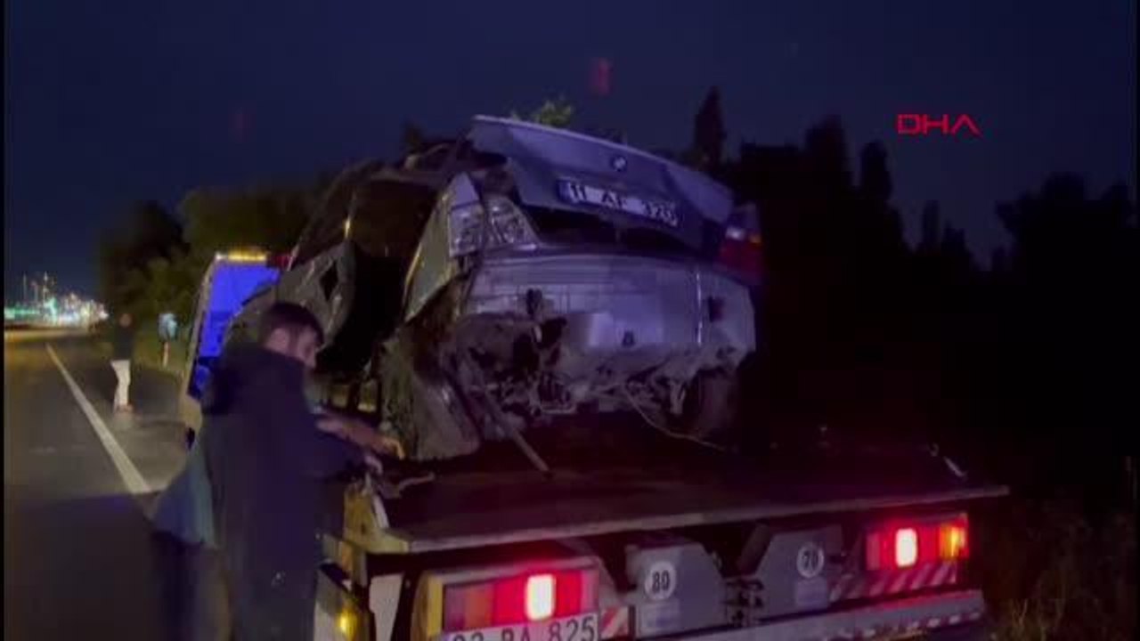 Son dakika haberleri... KONTROLDEN ÇIKAN OTOMOBİL ŞARAMPOLE DEVRİLDİ 2 ÖLÜ, 2 YARALI