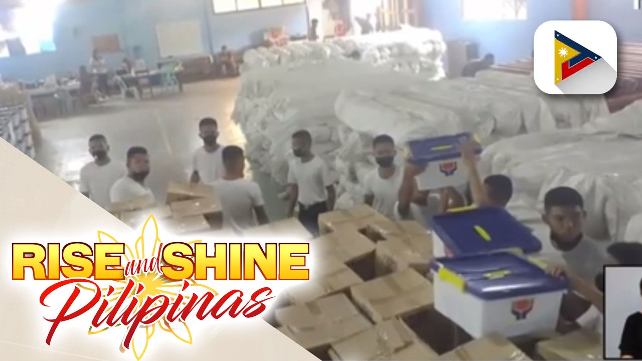 Government at Work: Army reservists at ROTC cadets, tumutulong sa paghahatid ng ayuda sa quake victims