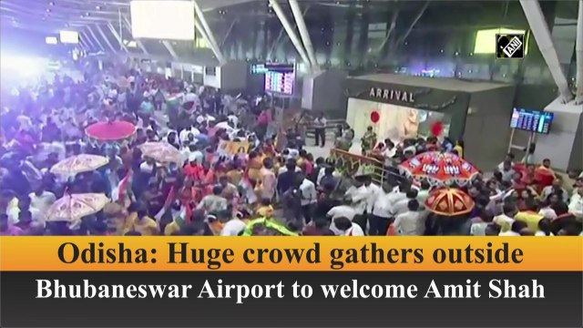 Huge crowd gathers outside Bhubaneswar Airport to welcome Amit Shah to Odisha