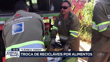 Troca de recicláveis por alimentos