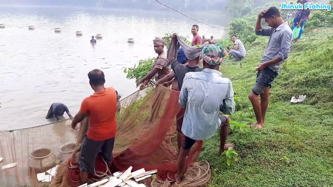 Amazing Net Catch Fishing Skill, Catching Fish Big on The Village Ponds, Cast Net Fishing