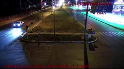 Kırmızı ışıkta geçen kamyon anne ve bebeğin canını aldı