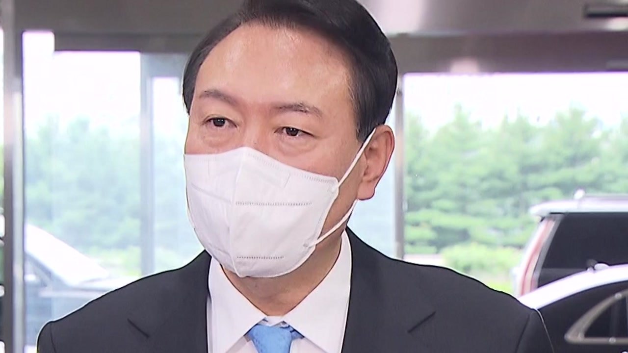 휴가 복귀한 尹 "늘 초심 지키면서 국민 뜻 받들겠다" / YTN