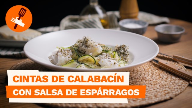 Cintas de calabacín con salsa de espárragos y queso gorgonzola