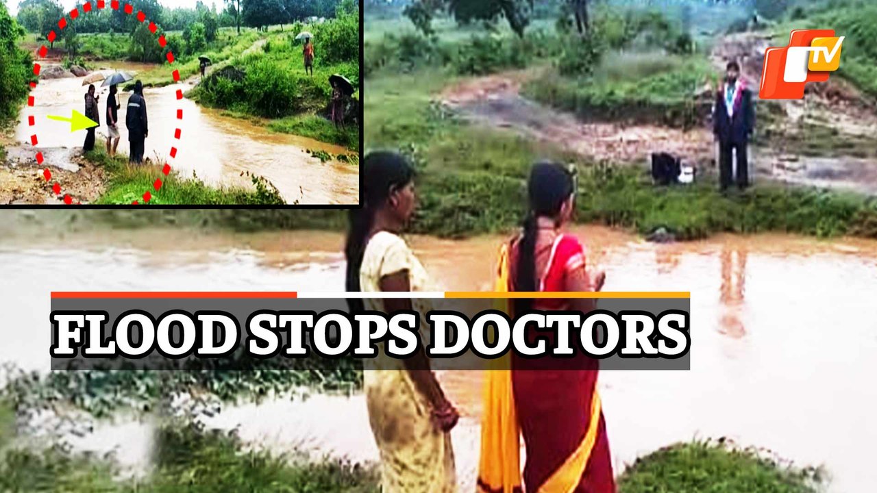 Flood Woes In Odisha | Village Cut Off, Medical Team Throws Medicine Packets Over Swelling River