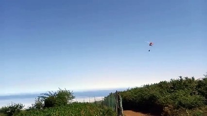 Helicóptero apagando el conato de incendio en Icod el Alto