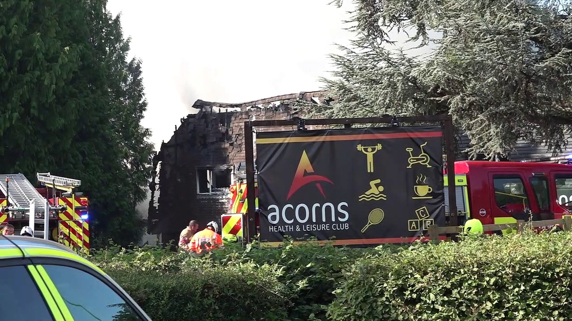 Fire at Acorns Health and Leisure in Copthorne, Crawley - video Dailymotion