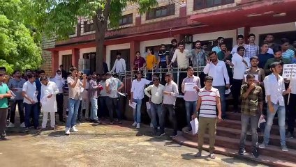 RU में ओबीसी आरक्षण नियमों में संशोधन को लेकर प्रदर्शन