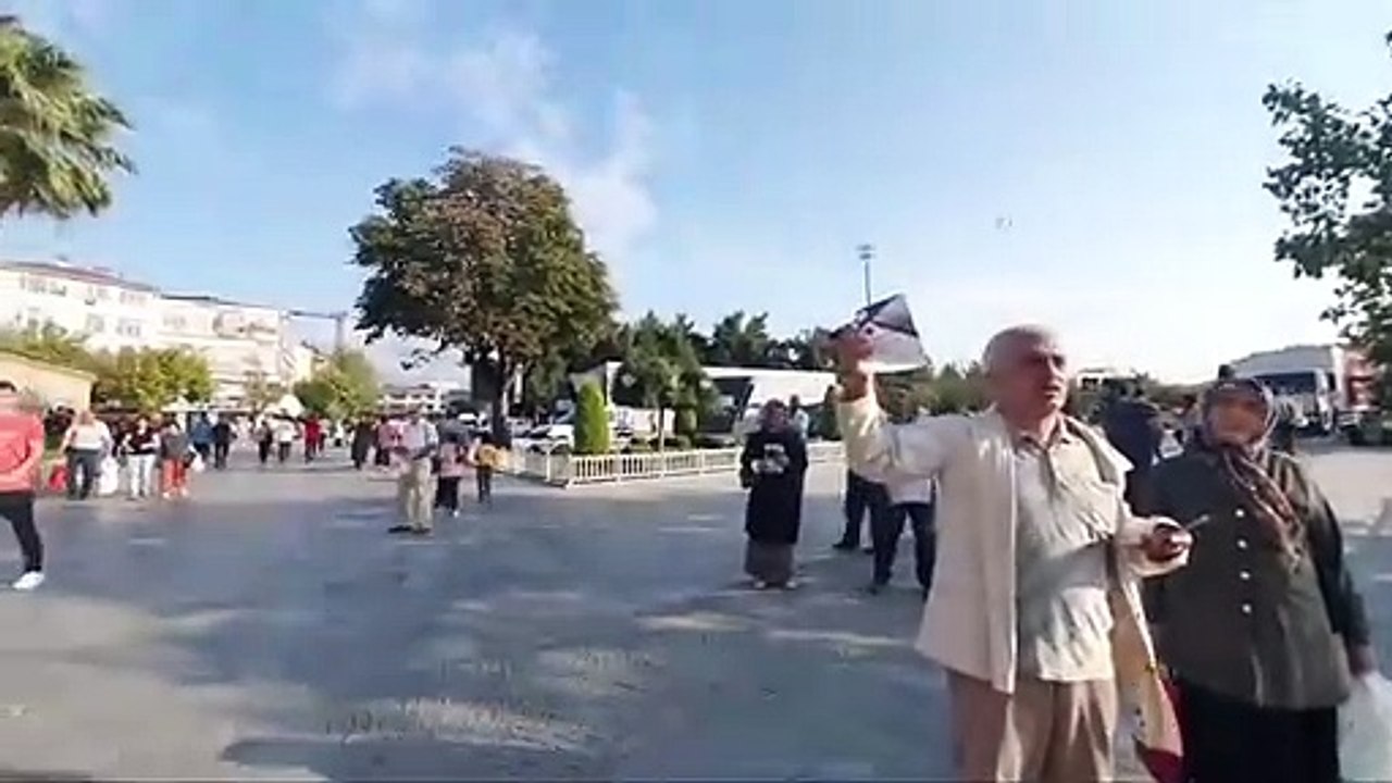 HDP'li Gergerlioğlu,  sokakta karşılaştığı kadının KPSS skandalı isyanını paylaştı: "Halkın feryadı artık arşa çıkıyor!"