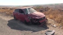 Şanlıurfa haberi! ŞANLIURFA - Şarampole devrilen otomobilde 2 kişi yaralandı