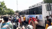 भारी बारिश से रेलवे ट्रेक बहने पर यात्रियों को बसों में भेजा, देखें Video