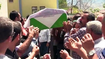 Son dakika haberi! Kamyon ile otomobil çarpıştı, anne ve bebeği öldü - Cenaze töreni